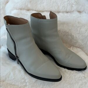 Like new Aquatalia booties
